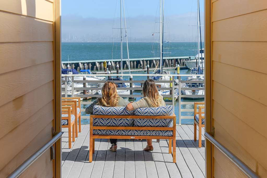 Waters Edge Hotel - photo 5