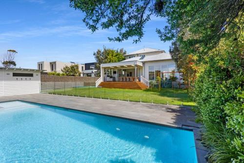 VILLA SAIL Location Luxury and Lifestyle — 4-Star Luxury Hotel in Sorrento, Australia