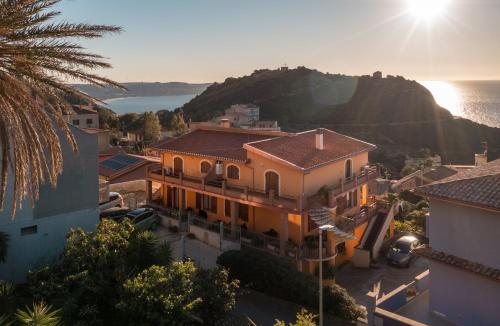Red Sunset - carbon neutral hotel in Unknown City