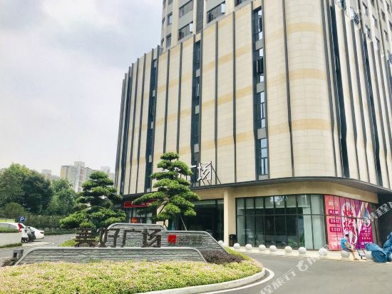 Cloud Cinema Hotel - carbon neutral hotel in Wuhan