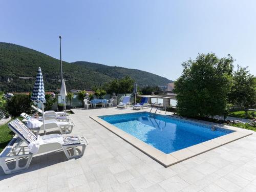 Villa Celenca Superior Two Bedroom Apartment with Terrace and Sea View A5 — 4-Star Luxury Hotel in Mokosica, Croatia