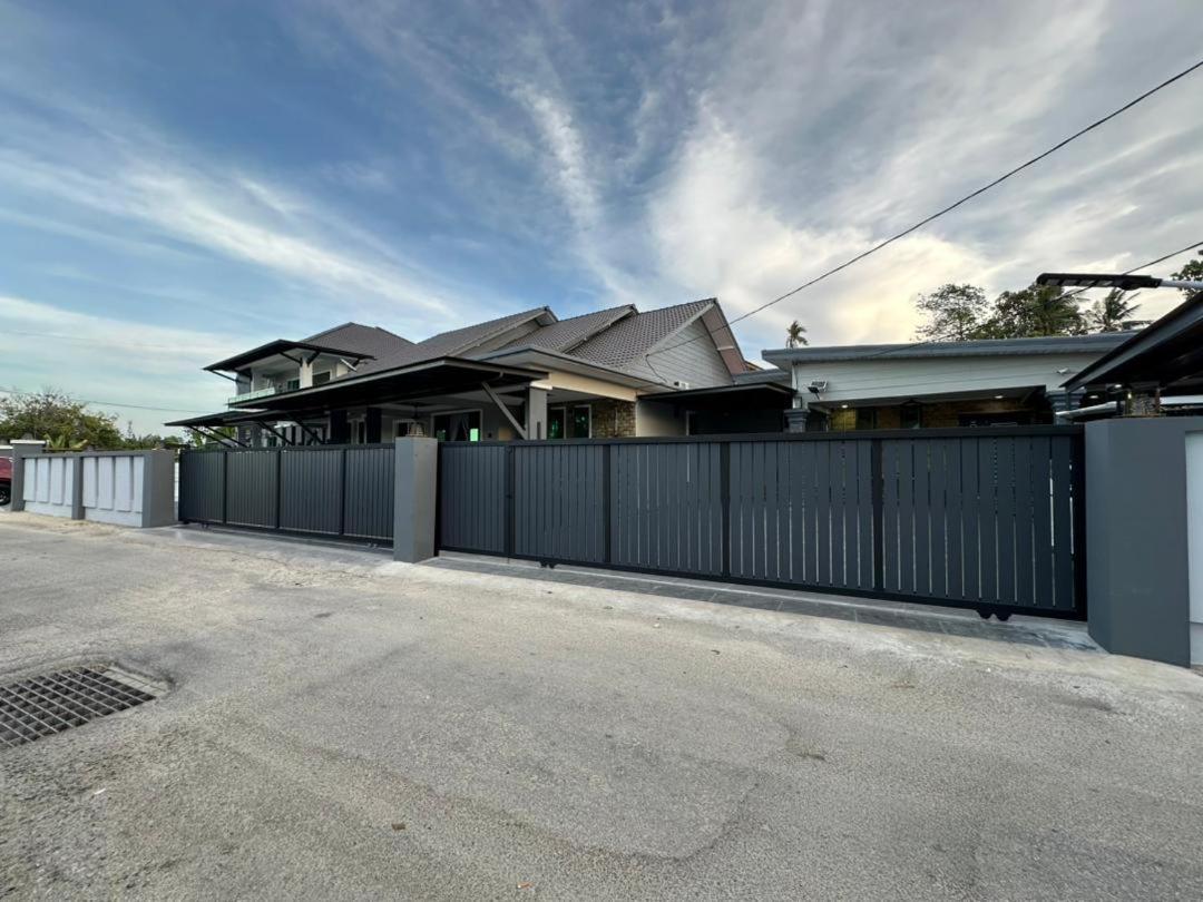 Rayyan Ashraf homestay — 5-Star Luxury Hotel in Kota Bharu, Malaysia