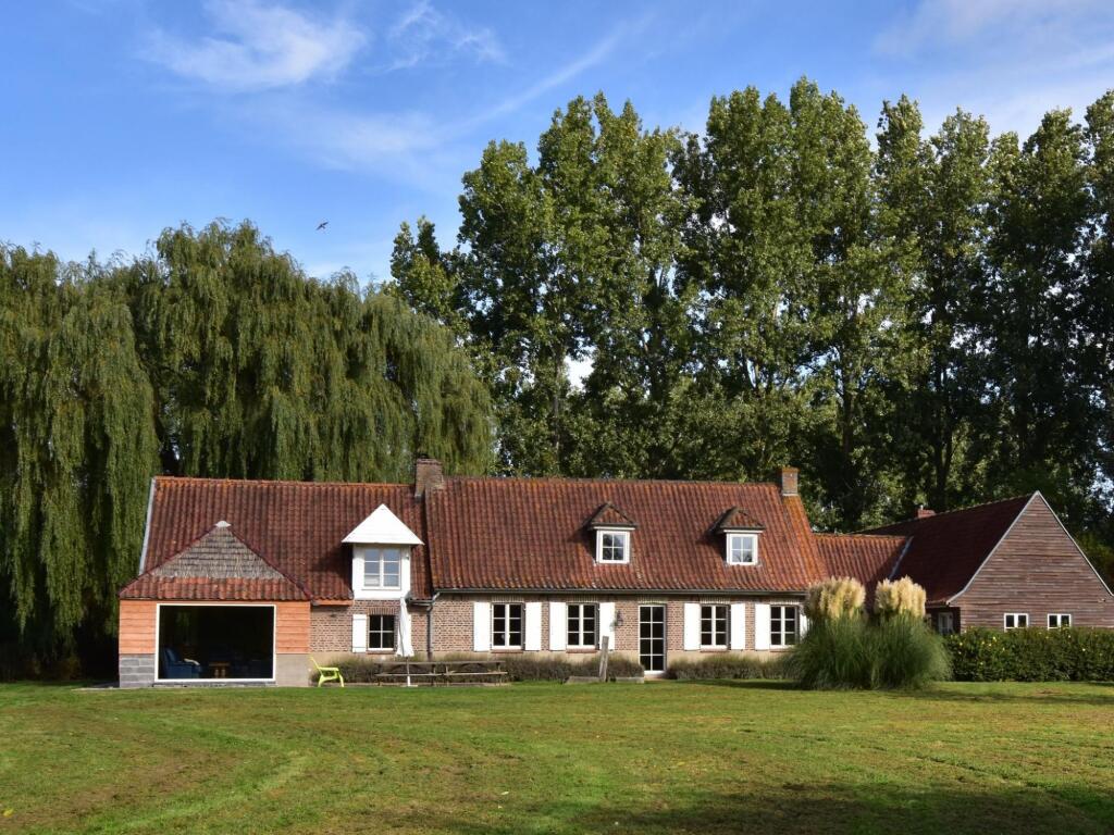 Cottage on a Private Property With Wellness Center and Jetty for Pleasure Boats — 4-Star Luxury Hotel in Saint-Omer, France