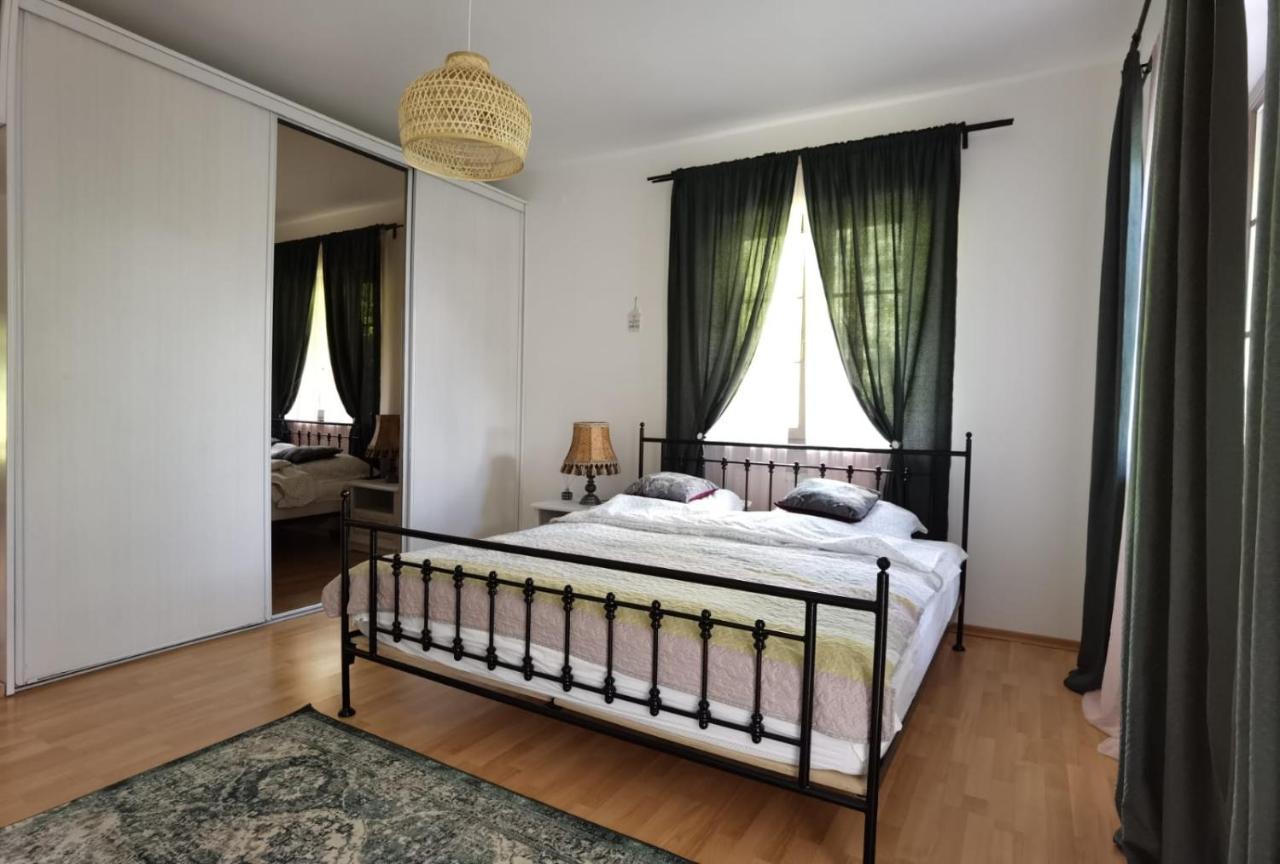 Wodna Ostoja z kominkiem nad jeziorem Selment — 4-Star Luxury Hotel in Elk, Poland