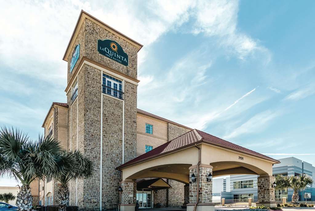 La Quinta Inn & Suites by Wyndham Dallas Grand Prairie South - photo 6