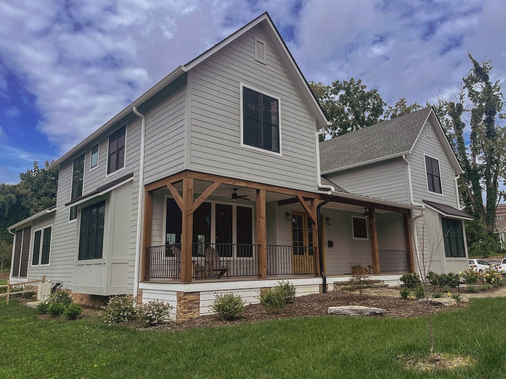 Allora - carbon neutral hotel in Hendersonville