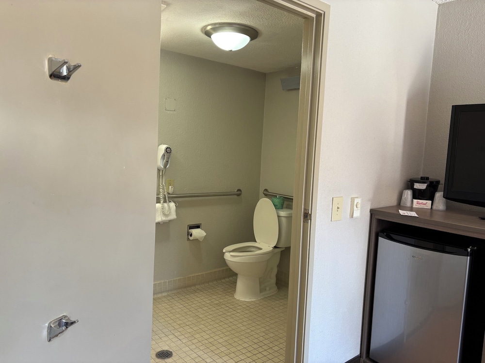 Red Roof Inn Greensboro Airport - photo 21