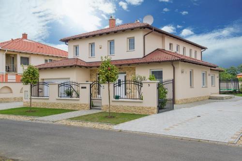 Aura Apartman — 4-Star Luxury Hotel in Hajduszoboszlo, Hungary