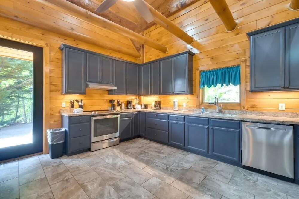 Sensational Views 4 Bedroom Cabin by Heavenly Views Resort - photo 11