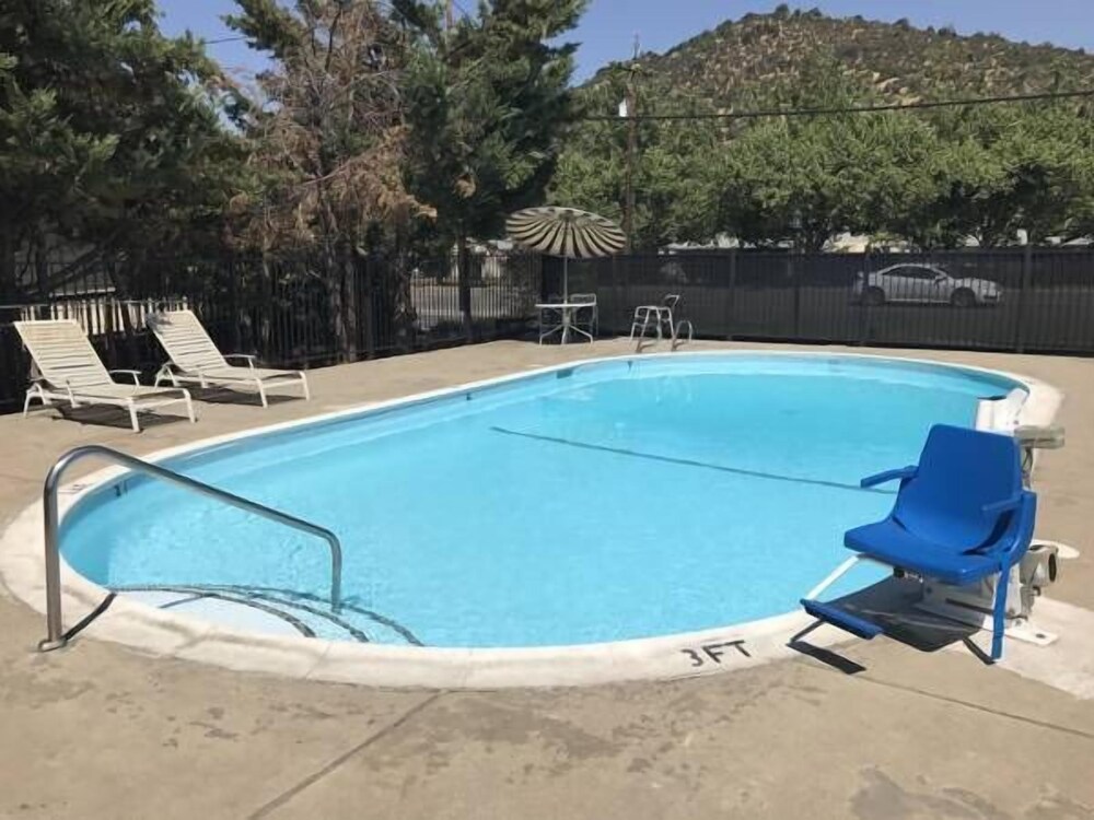 Klamath Motor Lodge - photo 41