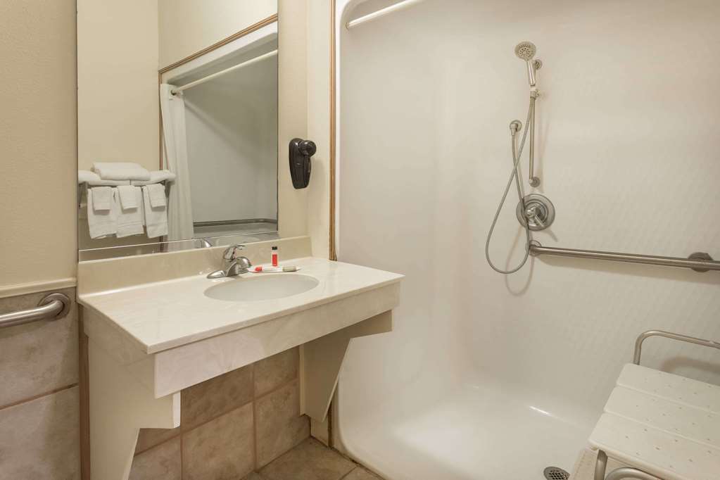 Super 8 by Wyndham Duson Lafayette West Area - photo 10