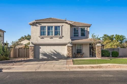 Spacious Entire Home 4B & 2.5B in Avondale Arizona — 4-Star Luxury Hotel in Avondale, United States