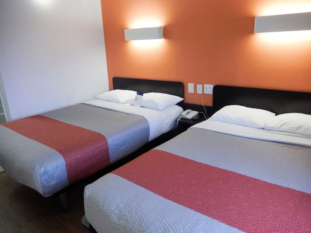 Motel 6 Clute TX - photo 10