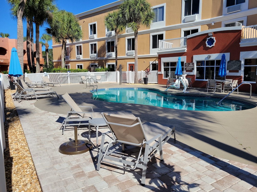 Holiday Inn Express Hotel & Suites The Villages by IHG - photo 37
