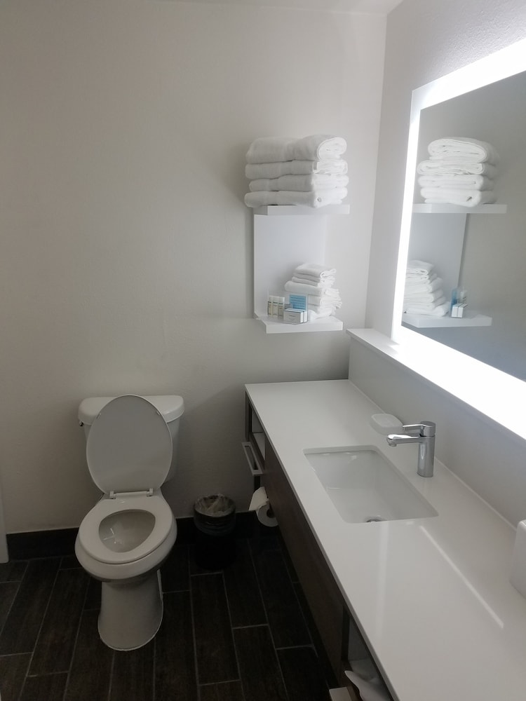 Hampton Inn & Suites Kansas City Merriam - photo 31