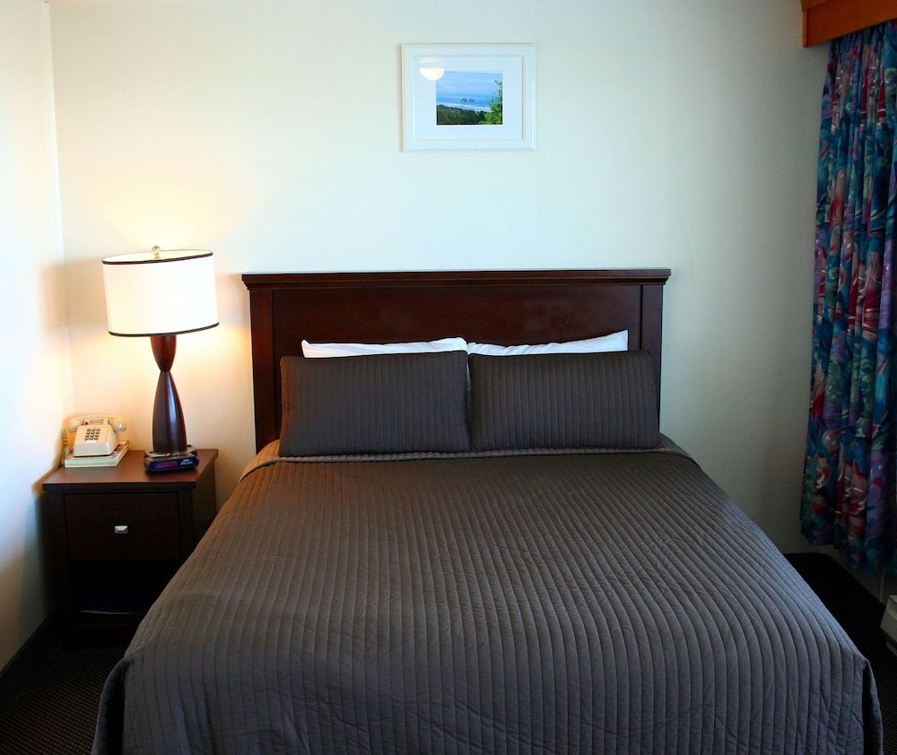 Sunset Surf Motel - photo 25