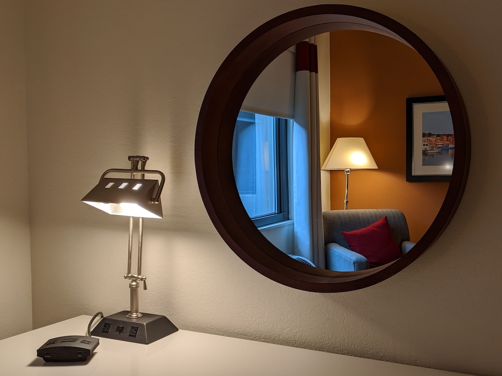 Four Points by Sheraton Boston Logan Airport Revere - photo 13