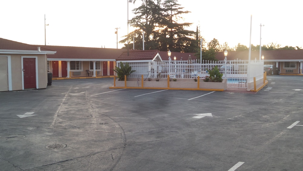 Holiday Motel Oakdale - photo 26