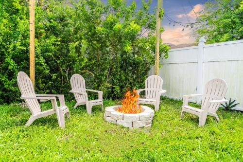 Centrally Located 4BDR Pool Home in Miami — 4-Star Luxury Hotel in Miami Gardens, United States