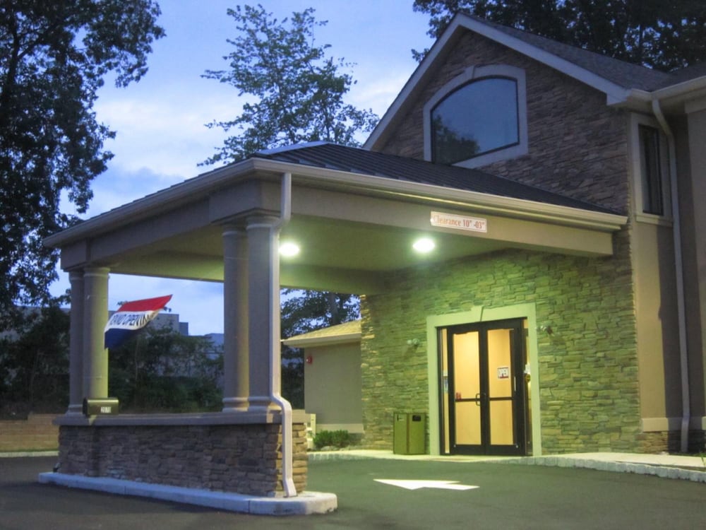 Red Carpet Inn And Suites Monmouth Jtc - photo 40