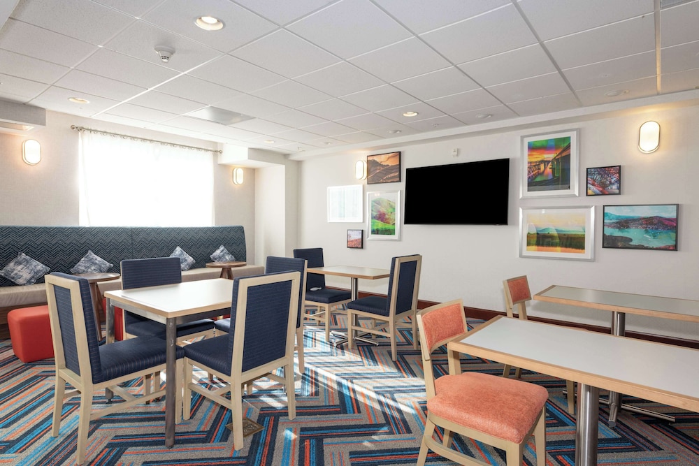 Hampton Inn & Suites Pittsburg CA - photo 6