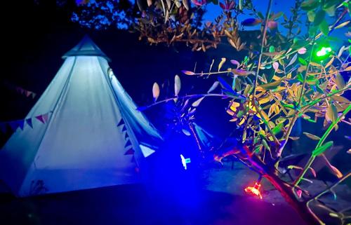 Tipi Sous Les Etoiles Option Petit Dejeuner Et Diner — hotel in Luceram