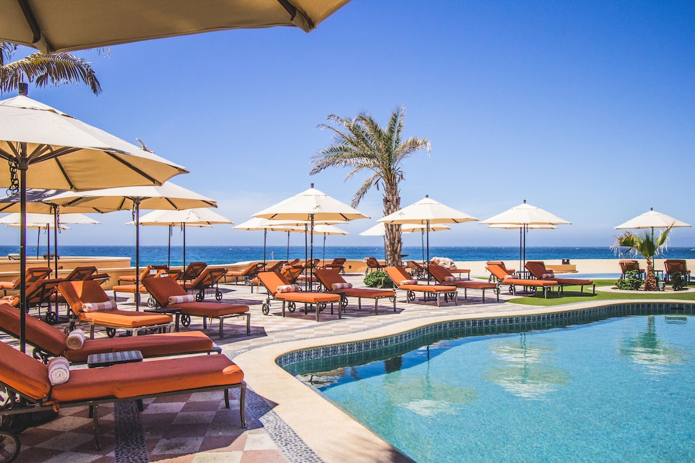 Poolside bar