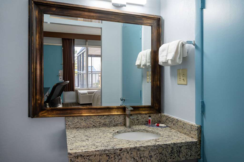 Days Inn by Wyndham Perrysburg Toledo - photo 12