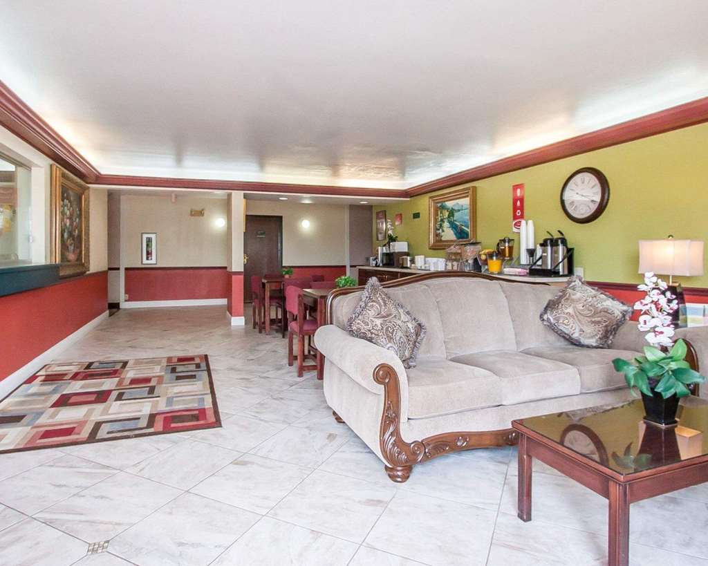 Econo Lodge Dexter - photo 5