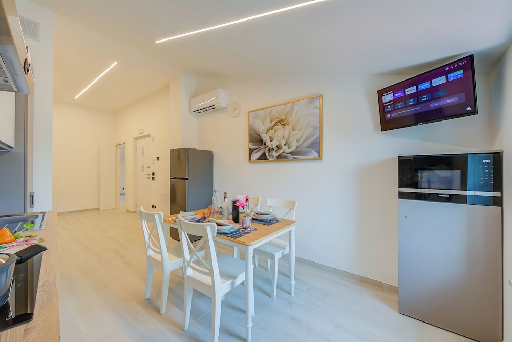 Magnolia Apt Palazzo Palermo 1817 Happy Rentals — 4-Star Luxury Hotel in Salionze, Italy
