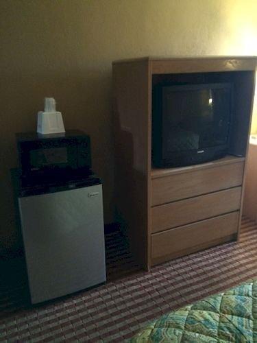 Richmond Inn & Suites - photo 5