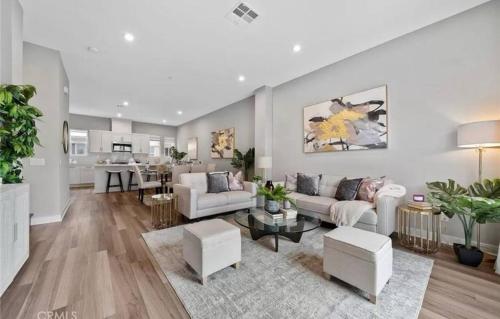 1311Wcara in Anaheim, United States