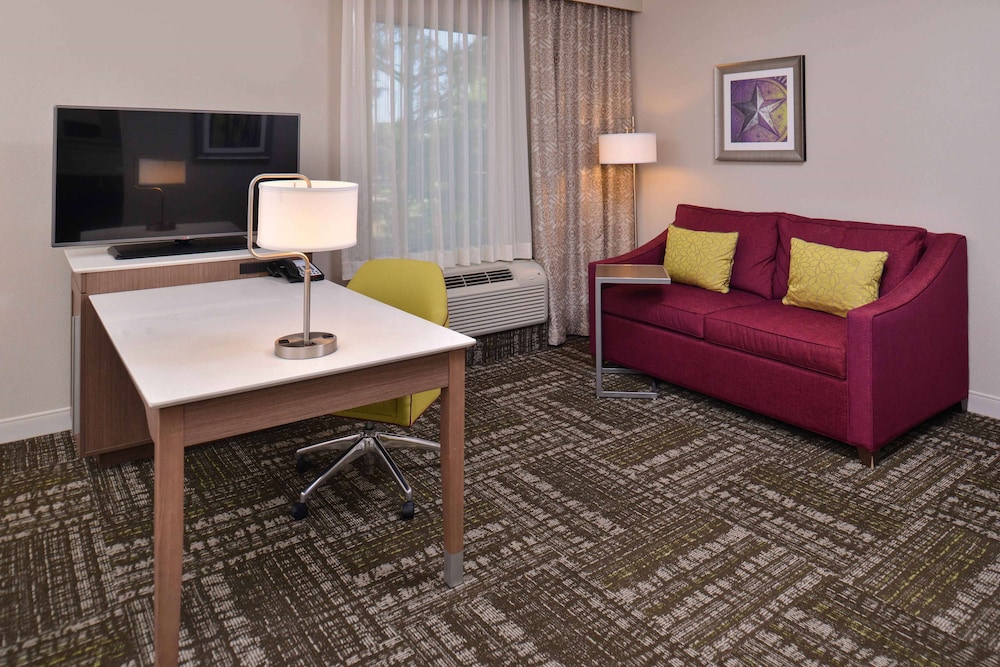 Hampton Inn & Suites Dallas Market Center - photo 23