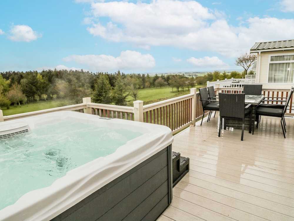 Woodland View Lodge — 4-Star Luxury Hotel in Morpeth, United Kingdom