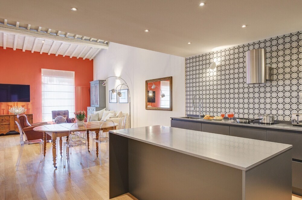 Romantic Apartment in Florence — 4-Star Luxury Hotel in Florence, Italy