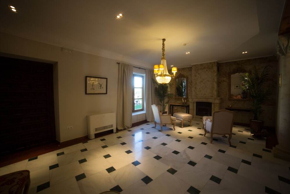 Posada Isabel de Castilla Adults Only — 4-Star Luxury Hotel in Madrigal De Las Altas Torres, Spain