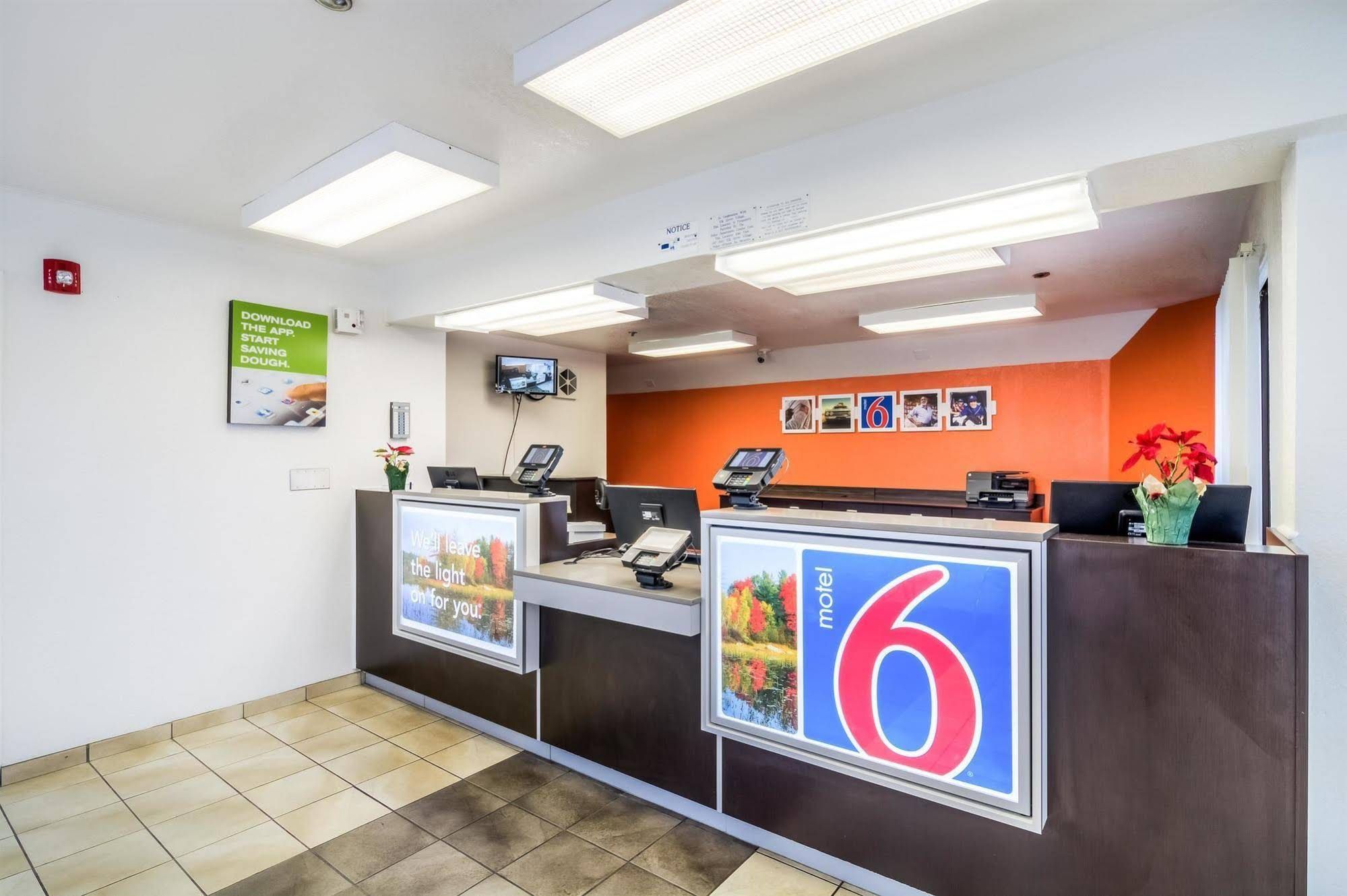 Motel 6 Chicago Elk Grove - photo 23