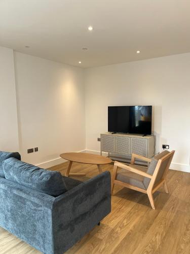 Birmingham Cozy 2 Bed Apartment Sleeps 4 — 4-Star Luxury Hotel in Birmingham, United Kingdom