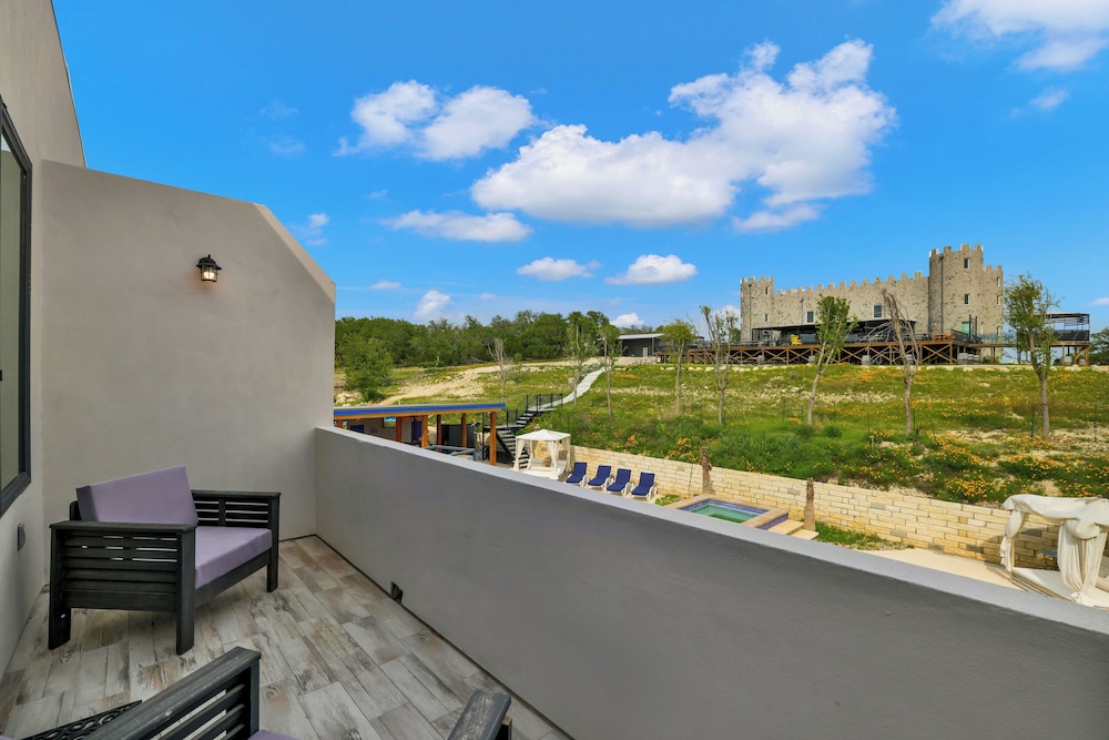 The Bentley Hotel Popeye Room Pool View - photo 27