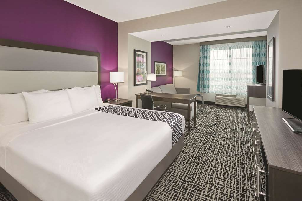 La Quinta Inn & Suites by Wyndham Springfield IL - photo 23