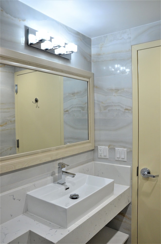 Lic Plaza Hotel - photo 14