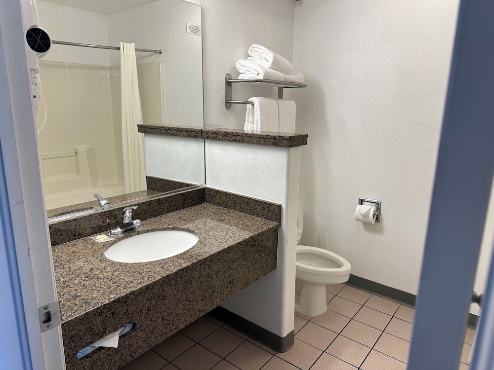 St. George Inn & Suites - photo 37