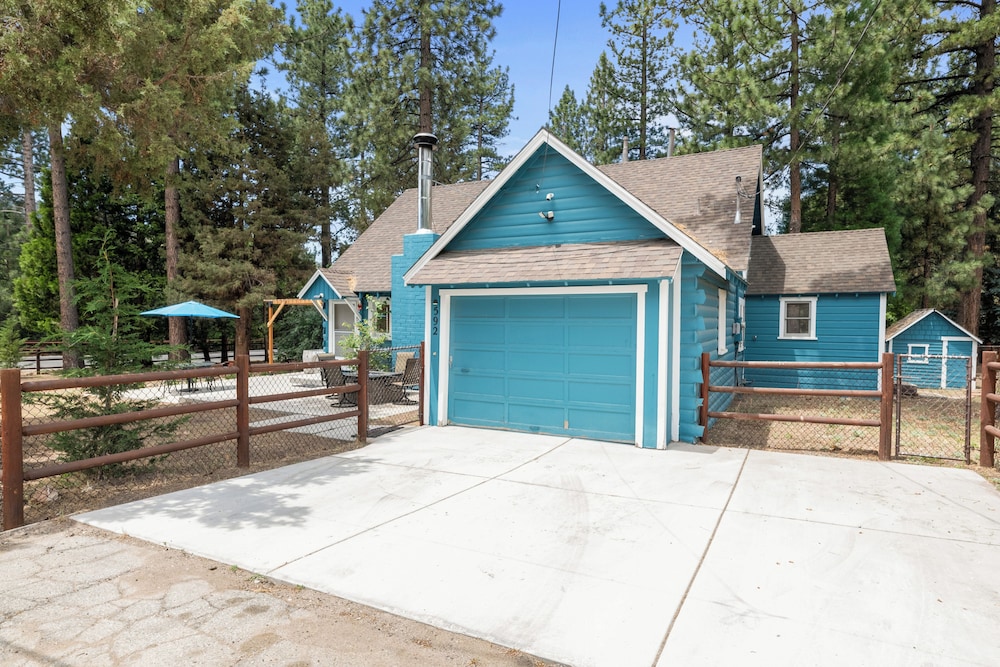 Bear Slope View Cabin Beautiful home located just south of Bear Mountain ski resort in Big Bear Lake, United States