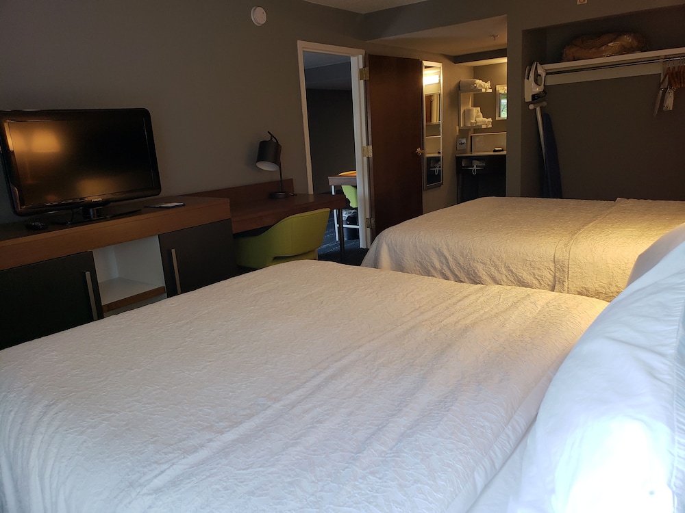 Hampton Inn & Suites Newtown - photo 35