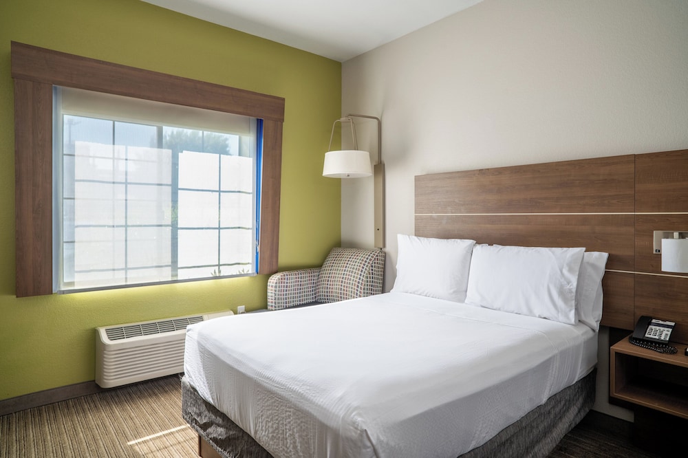 Holiday Inn Express Hotel & Suites Hesperia by IHG - photo 20