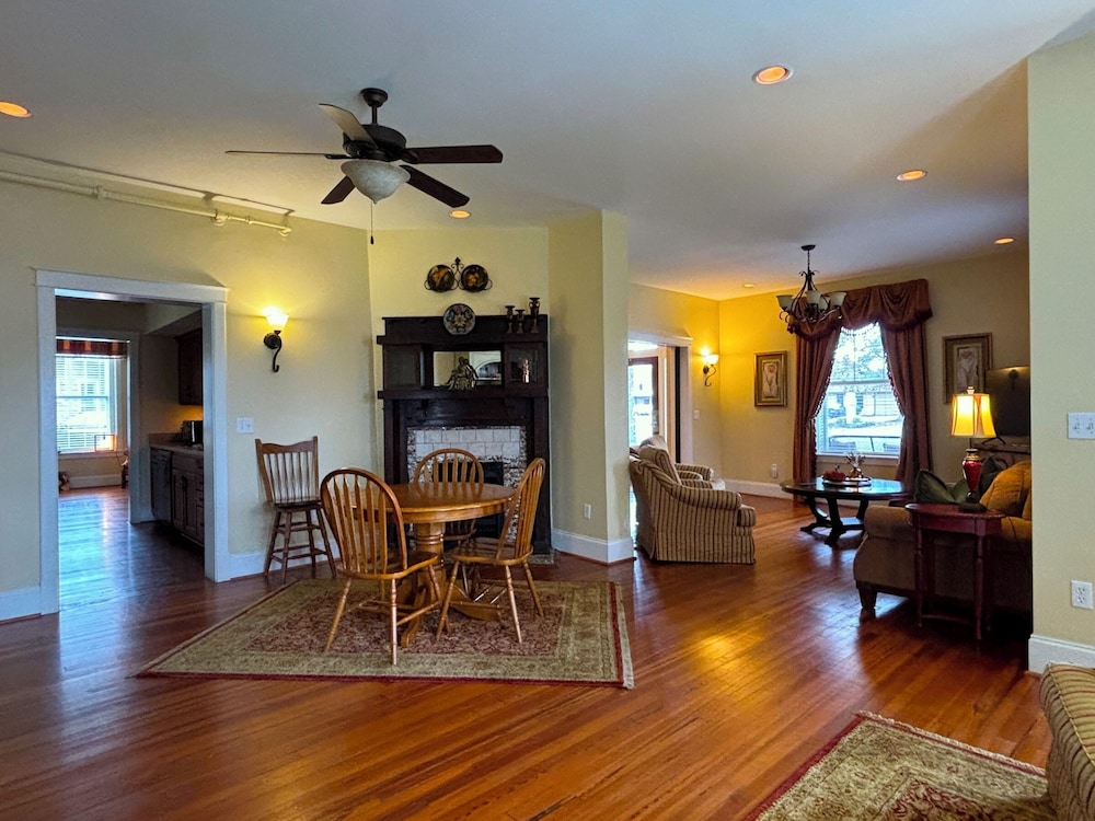 Grand Lux Inn - photo 41