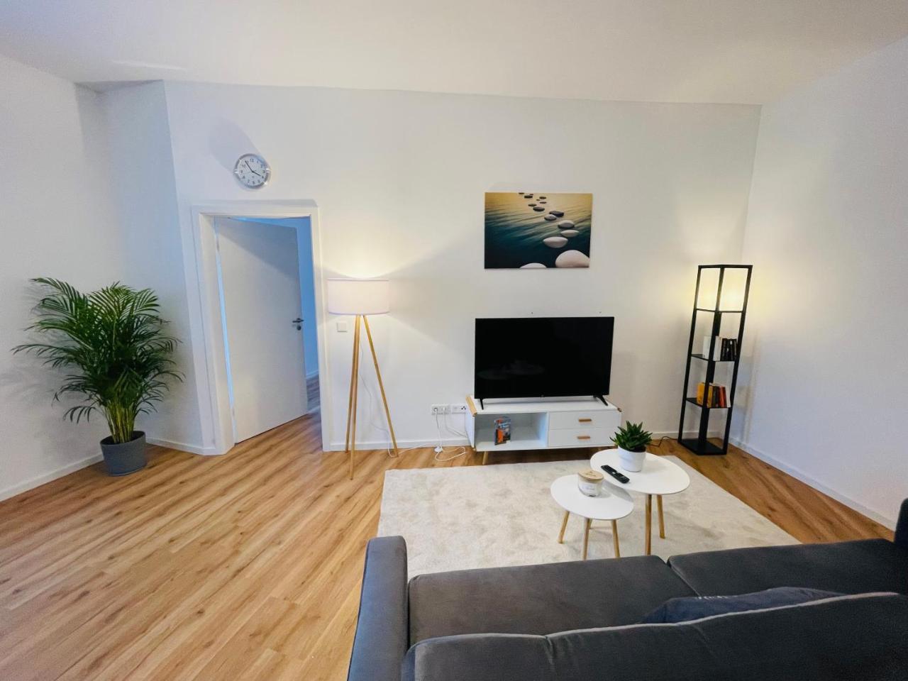 schönes Apartment Netflix Nespresso — 4-Star Luxury Hotel in Duisburg, Germany