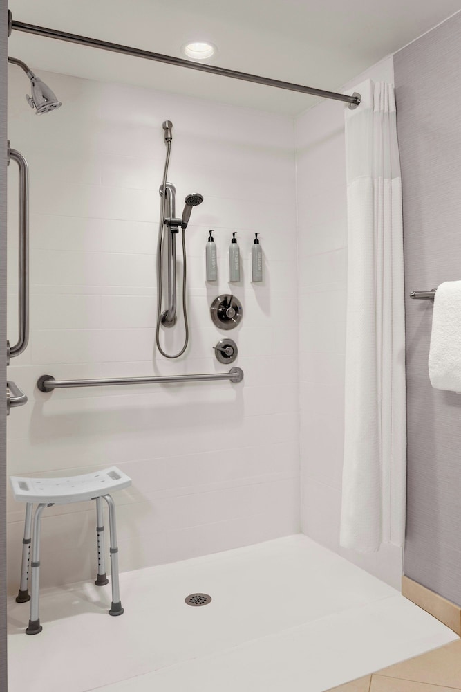 Courtyard by Marriott Evansville East - photo 14