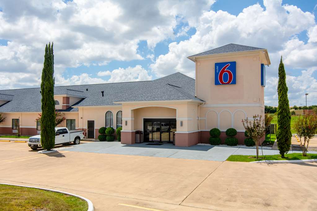 Motel 6 Brenham TX - photo 3