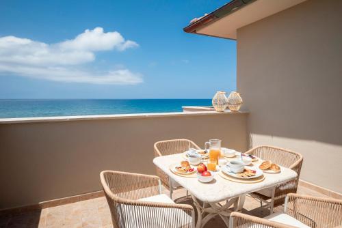 Zefiro Apartments — 4-Star Luxury Hotel in San Vincenzo, Italy